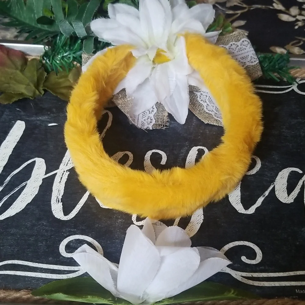 Women's/girls small fur yellow headband new never worn.